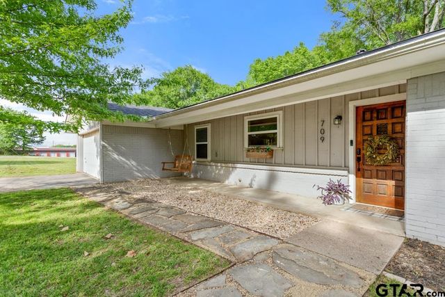 709 N GEORGIA St, Lindale, TX 75771