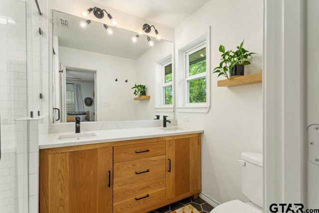 709 N GEORGIA St, Lindale, TX 75771