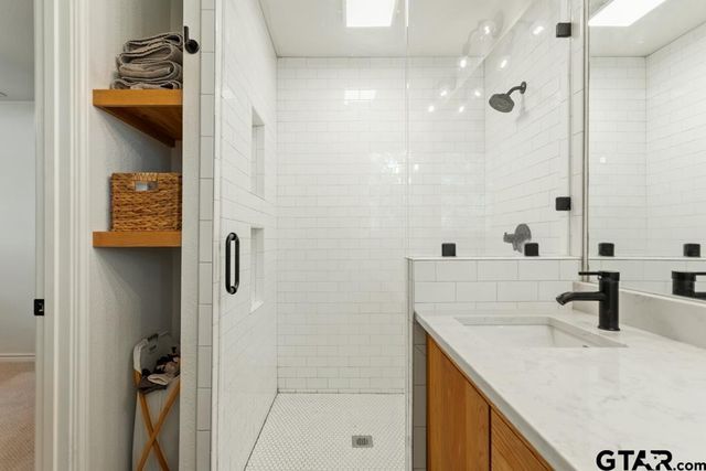 709 N GEORGIA St, Lindale, TX 75771