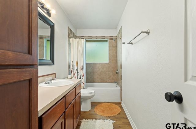 709 N GEORGIA St, Lindale, TX 75771