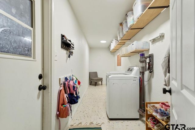 709 N GEORGIA St, Lindale, TX 75771