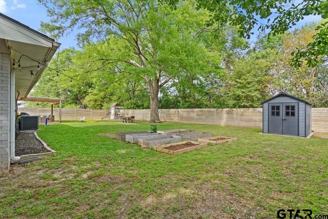 709 N GEORGIA St, Lindale, TX 75771