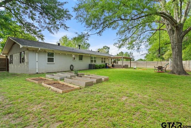 709 N GEORGIA St, Lindale, TX 75771