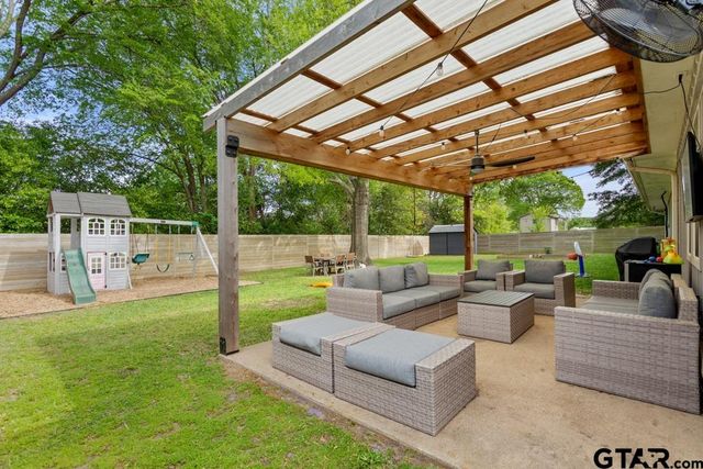 709 N GEORGIA St, Lindale, TX 75771