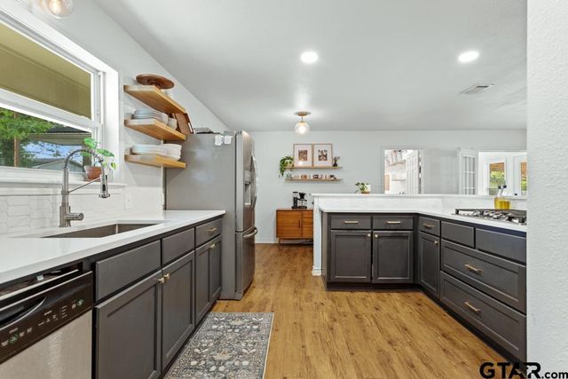 709 N GEORGIA St, Lindale, TX 75771