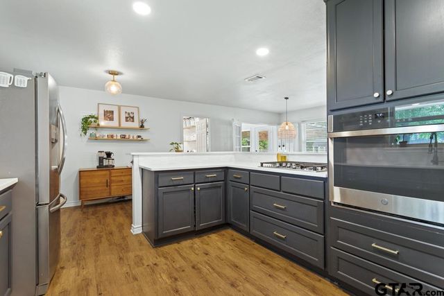 709 N GEORGIA St, Lindale, TX 75771