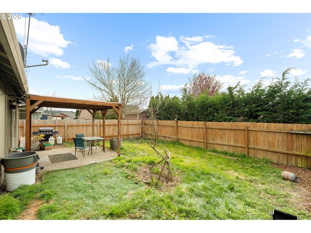 844 HAZEL St, Jefferson, OR 97352