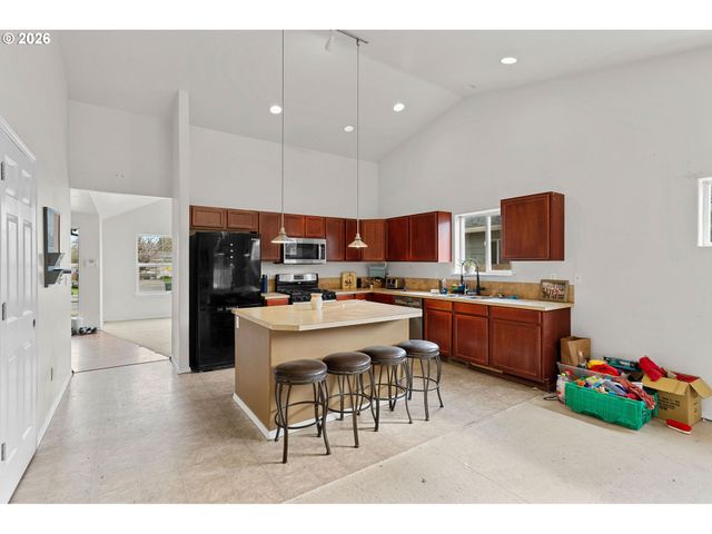 844 HAZEL St, Jefferson, OR 97352