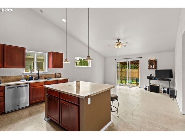 844 HAZEL St, Jefferson, OR 97352