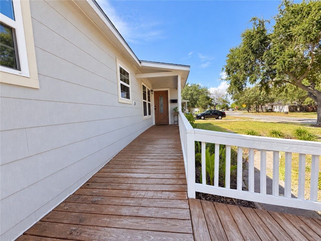 645 Mcclendon St, Corpus Christi, TX 78404 — photo 4