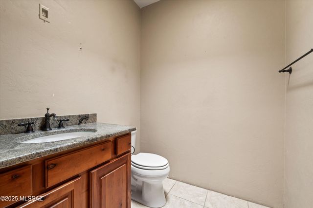 1547 S Walnut Spring Place, Green Valley, AZ 85614