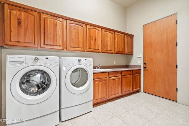 1547 S Walnut Spring Place, Green Valley, AZ 85614