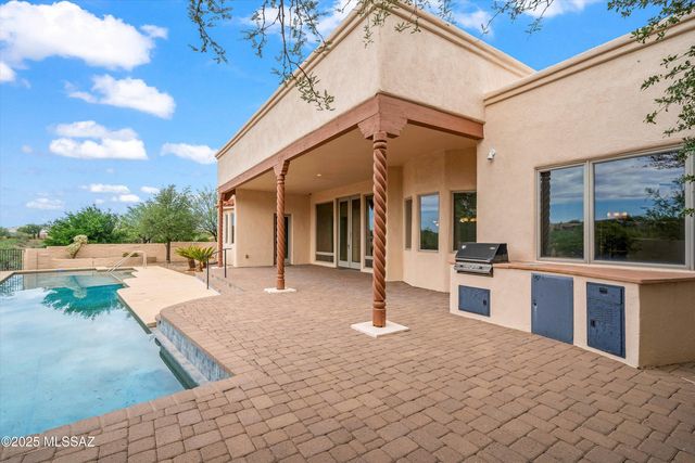 1547 S Walnut Spring Place, Green Valley, AZ 85614