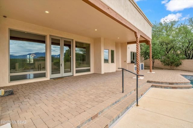 1547 S Walnut Spring Place, Green Valley, AZ 85614