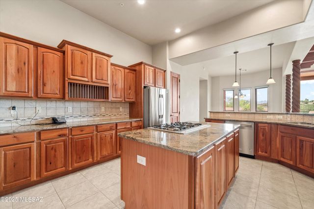 1547 S Walnut Spring Place, Green Valley, AZ 85614