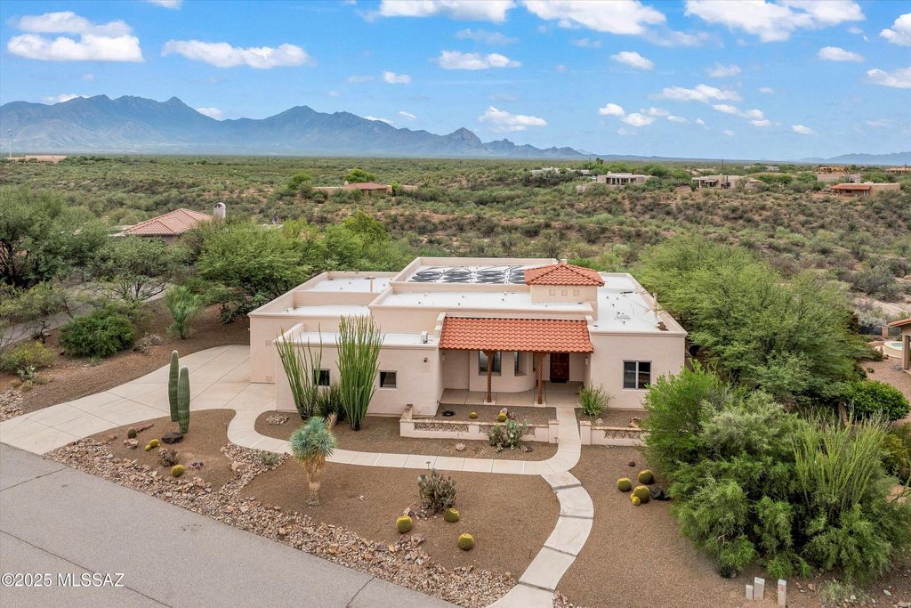 1547 S Walnut Spring Place, Green Valley, AZ 85614