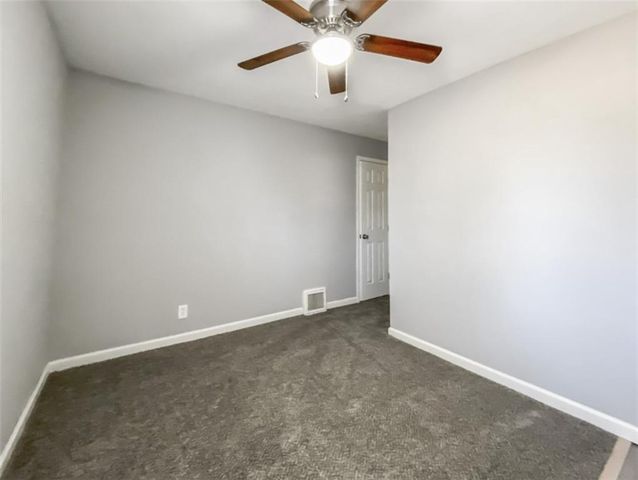 11426 Applewood Drive, Kansas City, MO 64134