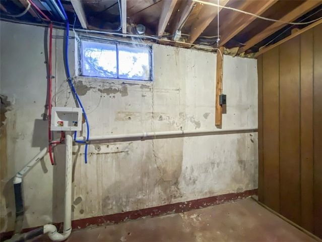 11426 Applewood Drive, Kansas City, MO 64134