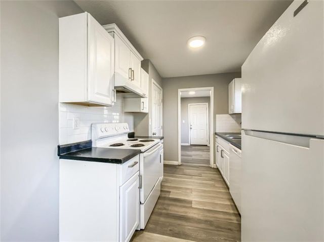 11426 Applewood Drive, Kansas City, MO 64134