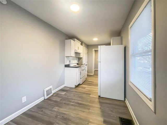 11426 Applewood Drive, Kansas City, MO 64134