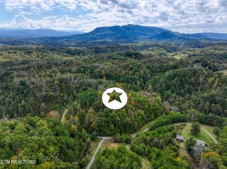 2521 Audley Moore Rd, Sevierville, TN 37876
