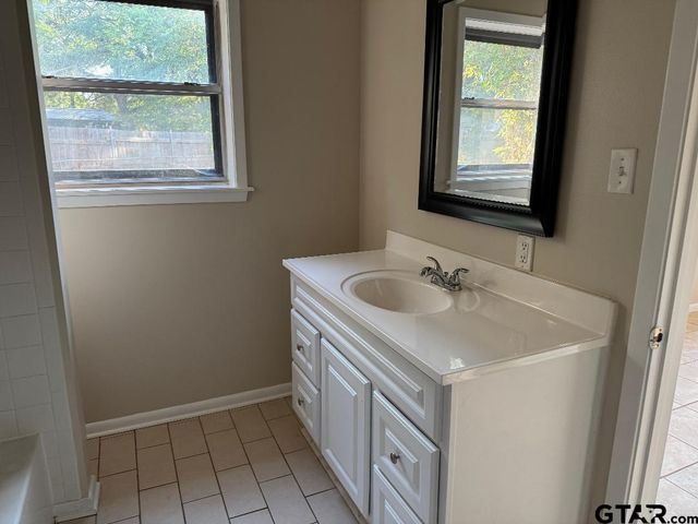 2632 Amy, Tyler, TX 75701