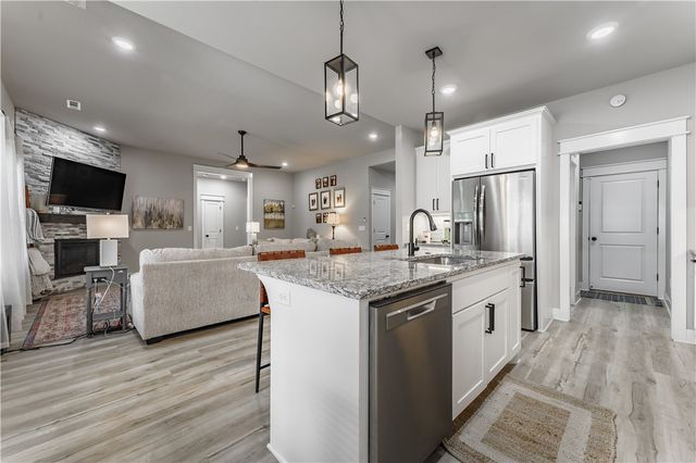16 Hawthorn Lane, Bella Vista, AR 72715