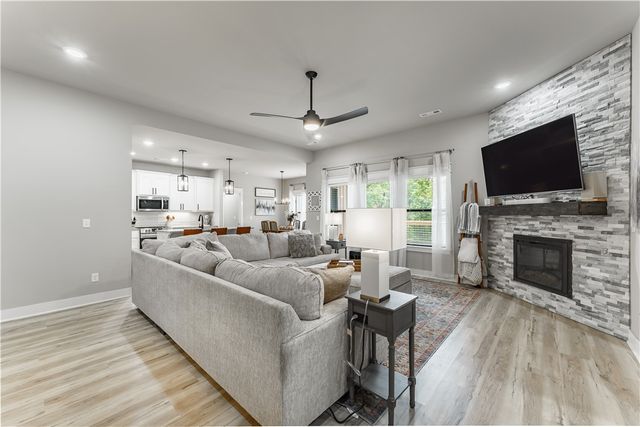 16 Hawthorn Lane, Bella Vista, AR 72715