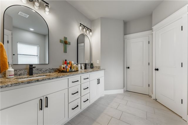 16 Hawthorn Lane, Bella Vista, AR 72715