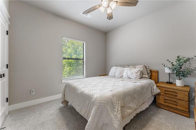 16 Hawthorn Lane, Bella Vista, AR 72715