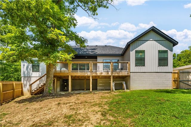 16 Hawthorn Lane, Bella Vista, AR 72715