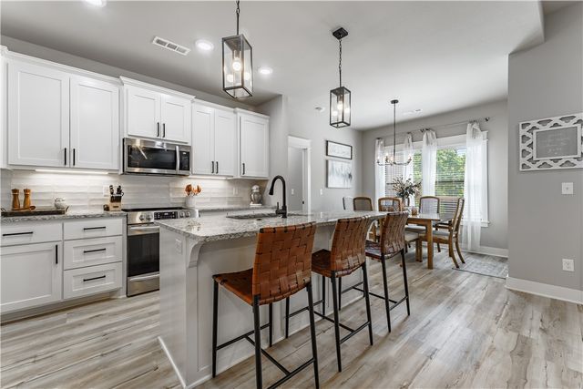 16 Hawthorn Lane, Bella Vista, AR 72715