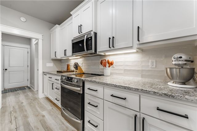 16 Hawthorn Lane, Bella Vista, AR 72715