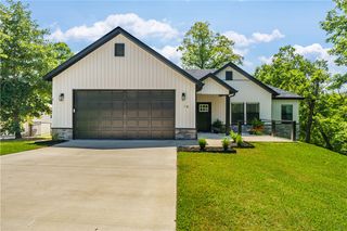 16 Hawthorn Lane, Bella Vista, AR 72715