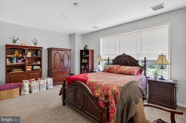 526 TIMBERLAKE DR, Ewing, NJ 08618