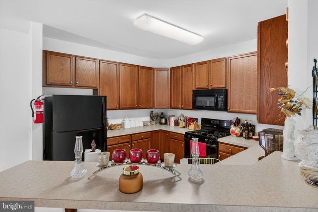 526 TIMBERLAKE DR, Ewing, NJ 08618