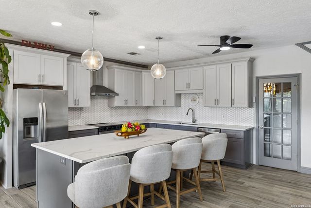 939 Reiley Rd, Seguin, TX 78155