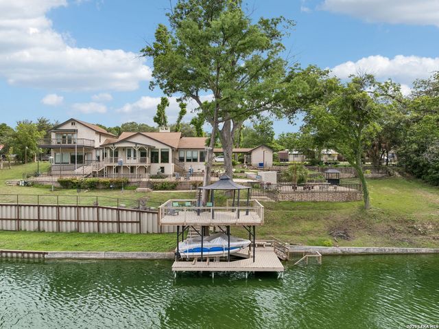 939 Reiley Rd, Seguin, TX 78155