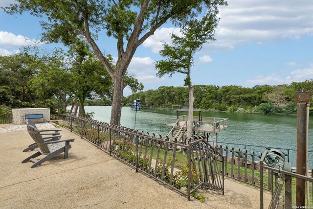 939 Reiley Rd, Seguin, TX 78155