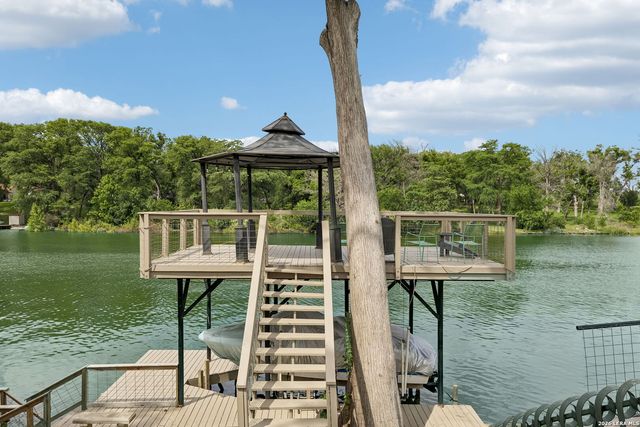939 Reiley Rd, Seguin, TX 78155