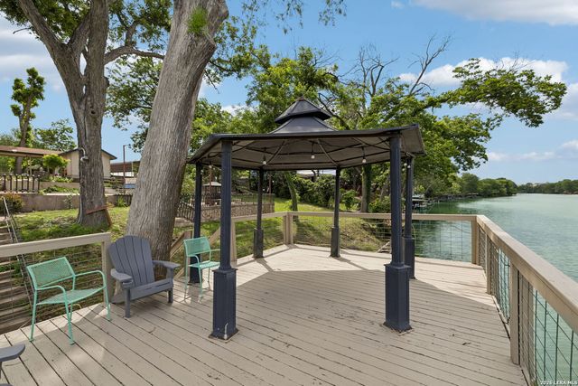 939 Reiley Rd, Seguin, TX 78155