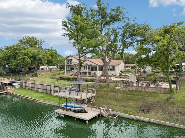 939 Reiley Rd, Seguin, TX 78155
