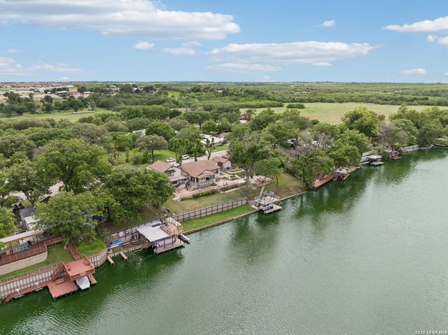 939 Reiley Rd, Seguin, TX 78155