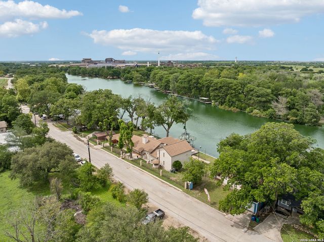 939 Reiley Rd, Seguin, TX 78155