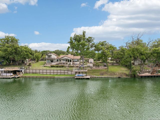 939 Reiley Rd, Seguin, TX 78155