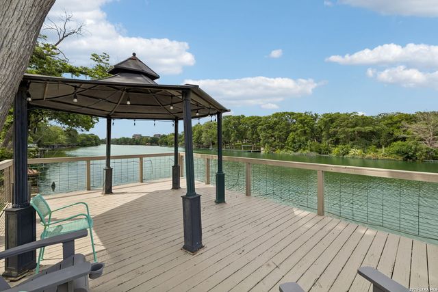 939 Reiley Rd, Seguin, TX 78155