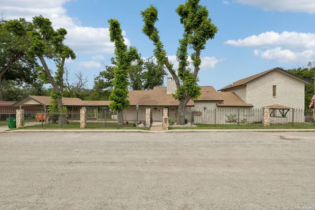 939 Reiley Rd, Seguin, TX 78155