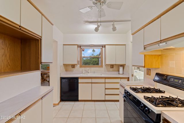 107 E Los Arcos, Green Valley, AZ 85614