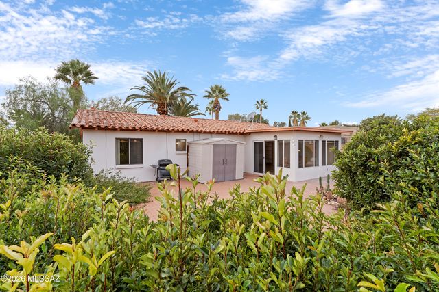 107 E Los Arcos, Green Valley, AZ 85614