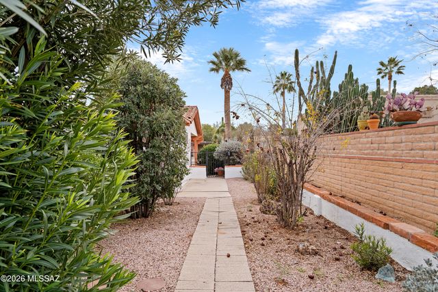 107 E Los Arcos, Green Valley, AZ 85614